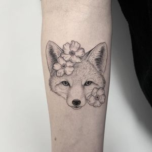 Tattoo by Michele Volpi #MicheleVolpi #foxtattoos #fox #animal #nature #illustrative #linework #fineline #detailed #flower #floral #blackwork #dotwork