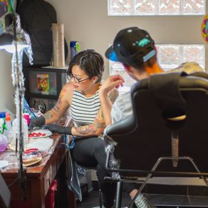 Dani Alfonso Art is a private and cozy studio where you can feel comfortable. #tattooist #tattooartist #femaletattooartist 