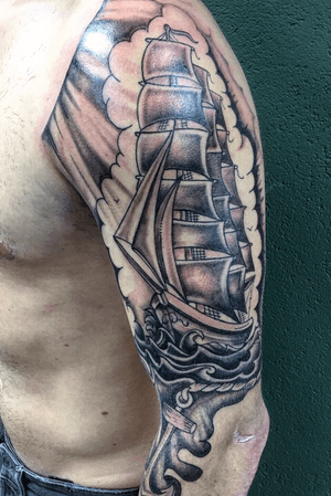Done by Stevie Guns @iqtattoogroup @swallowink #tat #tatt #tattoo #tattoos #tattooart #tattooartist #blackandgrey #blackandgreytattoo #oldschool #oldschooltattoo #boat #boattattoo #ship #shiptattoo #theguns #ink #inkee #inkedup #inklife #inklovers #art #bergenopzoom #netherlands