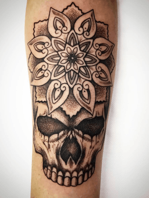 Mandala skull made at * kurotentattoo* italy🇮🇹 #michaelcalcagni_tattoer # mandala # skull