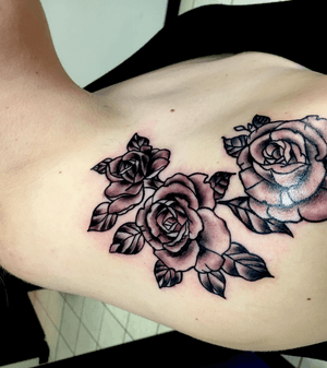 A really cool couple roses i rocked out on a cool chick. Check me out jonathan deutschmann on facebook or @jonthata2don on insta i live in clarksville tn and currently work in bowling green ky hit my line (9313784877) or send me a dm or pm on one of my accounts to get ahold of me defently check oit my work its work a gander 🤓👌✏️#blackandgrey #rosetattoo #neotradrose #roses #boldwillhold 