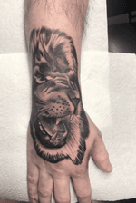 #handtattoo #lion #liontattoo #tattoo #tattoos #blackngrey 