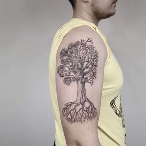 Tree of life... Tree of living...More works on my instagram : @nikita.tattoo#tattooartist #tattooart #blackworktattoo #blackwork #lineworktattoo #LineworkTattoos #linework #thinlinetattoo #fineline #finelinetattoo #dotwork #dotworktattoo #oaktattoo #treetattoo #treeoflifetattoos 