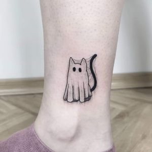 Small ghost kitty ☺️ More works on my instagram: @nikita.tattoo #tattooartist #tattooart #blackworktattoo #blackwork #lineworktattoo #LineworkTattoos #linework #thinlinetattoo #fineline #dotwork #cattattoo #ghosttattoo #ghostkittytattoo #kittytattoo #minimalism #minimalistic #minimalistictattoo