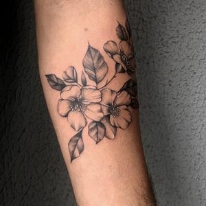 Floral 💜 . . . . #tattooart #tattoo2me #tattooartist #tattooflowers #tattoobrazil 