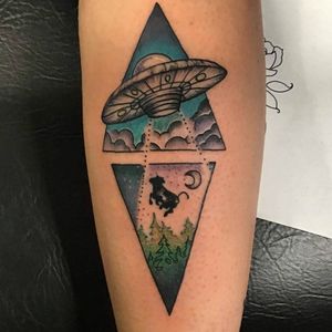 Fun little banger today! #space #ufo #cows #abduction #grapictattoo #colorwork #bishoprotary 