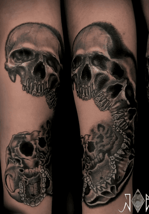One of my artworks i gett tattooed!#intenztattooink #fusionink #inkjecta #realistictattoo #skull #skulltattoo #realisticskull #blackandgreytattoo 