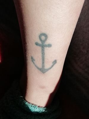 this anchor on my lower leg was my third tattoo, in the summer of 2016. I got it @ Aimeink Studio in Cascais, Portugal#anchor #minimalistic  