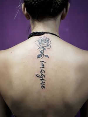 Rosa da nossa amiga Ingrid! 😍✍️🌹 Faça já seu orçamento! (62) 9 9326.8279 #tattoo #ink #blackwork #tattoolife #Tatuadouro #love #inkedgirls #Tatouage #eletricink #igtattoo #fineline #draw #tattooing #tattoo2me #tattooart #instatattoo #tatuajes #blackink #floral #RoseTattoo #imagine #tatuagemfeminina #tracofinotattoo #tatuagemdelicada 