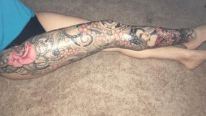 My leg sleeve is finally complete, I am so in love 😍😍😍 my sleeve done by the very talented Daniel Taylor from Nine Lives Tattoo Studio in Vermont #japanese #realism #neotraditional #legsleeve #Geisha #tiger #cobra #cherryblossom #rose #clock #key 