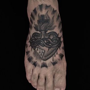 Tatuajes ilegales: Juan Diego Prieto #IllegalTattoos #JuanDiego #JuanDiegoPrieto #blackandgrey #fineline #Chicano #sacredheart #thorns #fire #cross