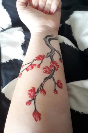 A Sakura - branche de Sakura sur l'avant bras.Réalisé en janvier 2019
