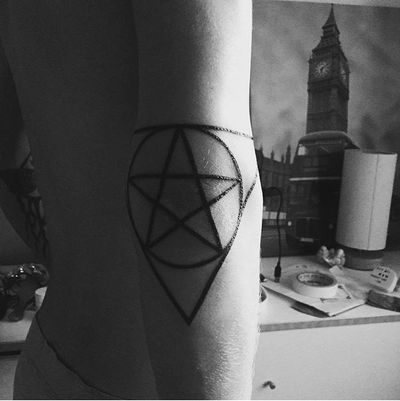 #ram #skull #lucifer #satanic #satan #evil #dark #tattoed #Black #blackink #blackandgrey #blackinktattoo #DarkArt #pentagram #esoteric #devil #hell #666 #blackmetal #symbol #mythology #magic #occult #occultart #men 