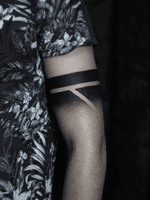 #blackwork #band #blackworksubmission #geometrytattoo #geometric #minimal #minimaltattoo #design #dotwork #tattooed #inked #black #gdansk #xystudio