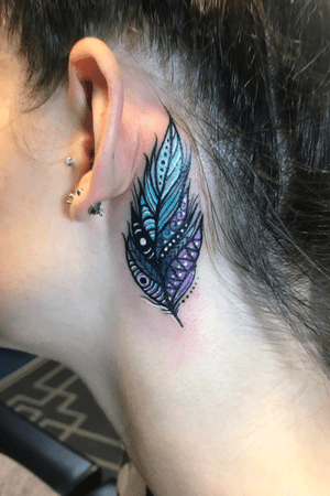 Feather cover-up Tattoo done by our artist @moonbvrns 