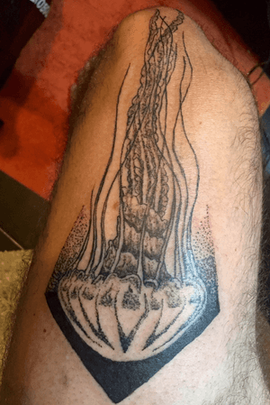 Jelly fish, organic and little bit of dot work my 2nd tattoo on 2017 love the sea creatures. 