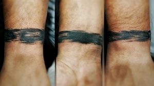 The hand of an artist 🖌️ #blackwork #sketchy #wrist #bracelet #design #brush #brushstripe