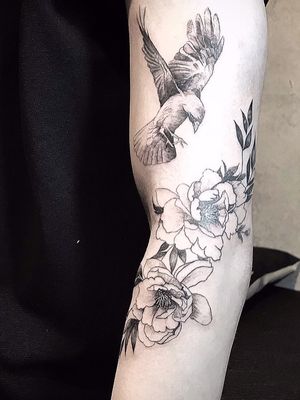  @tattooing_nature #tattooingnature #tattooistjayeon #korea #koreatattoo #flower #cat #geomatic #fineneedle #seoul #hongdae #iteawon #nature 