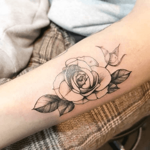 @tattooing_nature#tattooingnature #tattooistjayeon #korea #koreatattoo #flower #cat #geomatic #fineneedle #seoul #hongdae #iteawon #nature #flowertattoo #rose