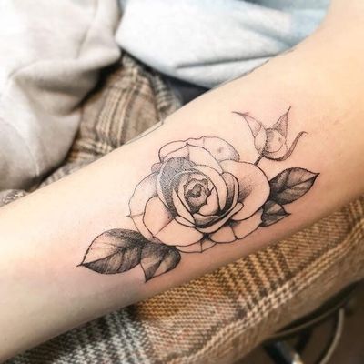  @tattooing_nature #tattooingnature #tattooistjayeon #korea #koreatattoo #flower #cat #geomatic #fineneedle #seoul #hongdae #iteawon #nature #flowertattoo #rose