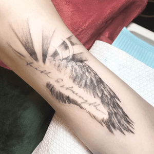@tattooing_nature#tattooingnature #tattooistjayeon #korea #koreatattoo #flower #cat #geomatic #fineneedle #seoul #hongdae #iteawon #nature #wing #wingstattoo 