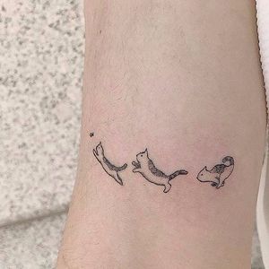 his cat@tattooing_nature#tattooingnature #tattooistjayeon #korea #koreatattoo #flower #cat #geomatic #fineneedle #seoul #hongdae #iteawon #nature 