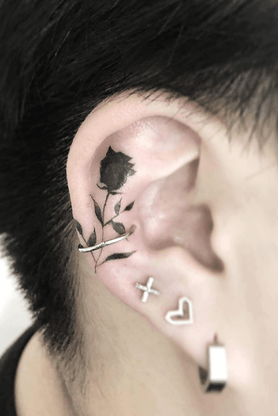  @tattooing_nature #tattooingnature #tattooistjayeon #korea #koreatattoo #flower #cat #geomatic #fineneedle #seoul #hongdae #iteawon #nature #flowertattoo #eartattoo #ear 