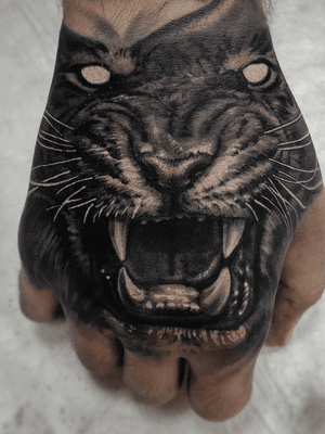 #tiger #animal #realism #blackandgrey #madmamont