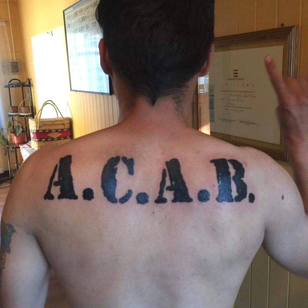 Акаб значение. Acab тату. тату акаб на спине. тату на спину асаб. тату акаб на руке.