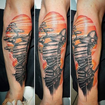 #inkedmuscles #tattooandfitness #bodyandsoul #tattoo #italiantattoer #tatuaggipadova #ink #inked #japan #japantattoo #samurai #bigsun #bigsoul www.inkedmuscles.it 