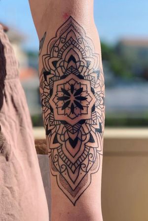 Had fun with this mandala design on Aimee. Thanms for the trust Aimee and thank you for looking.