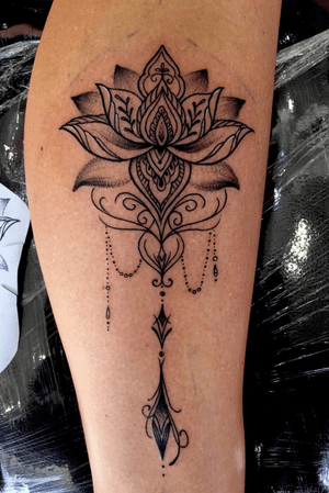Another beautiful work by Krit. Book your spot with our talented tattoo artists at Angel Ink. We offer only the best! #mandala #lotustattoo #linework #orientaltattoo #patongbeach #tattoooftheday #angelinkphuket #angel #feminine #phuket #thailand #legtattoo #january