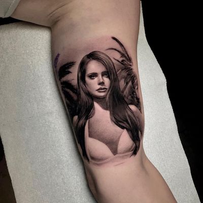 Tattoo by Veronique Imbo #VeroniqueImbo #tattoodoambassador #blackandgrey #realism #realistic #portrait #hyperrealism #singer #famousperson #lanadelrey
