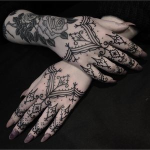 Tattoo by Ryan Jessiman #ryanjessiman #favoritetattoos #favorite #blackwork #linework #dotwork #floral #ornamental #fingertattoo #handtattoo #henna