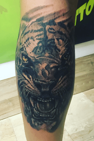 Realistic tiger tattoo 😃