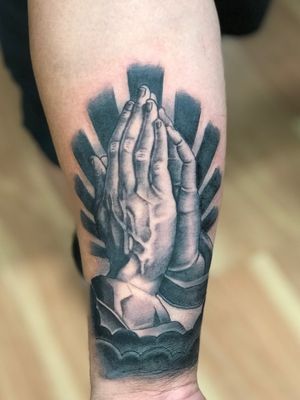 Some praying hands I did a while back #blackandgrey #prayinghandstattoo #prayinghands #religioustattoo #relgious 