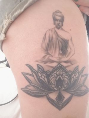 #buddhatattoo #buddha #lotus #lotustattoo #thightattoos  #thighpiece #greyscale  #shading #buddhist 