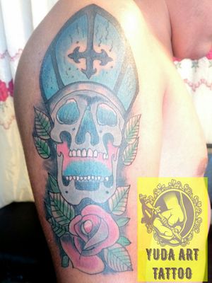 Tattoo Cráneo de Sacerdote #yudaart #eternalink #momsink #neotradicional #guatemalatattoo.