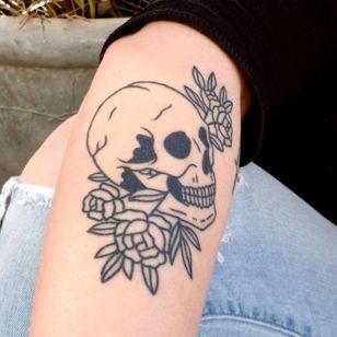 Skull with roses 