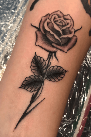 #tattoo #tattoos #tattooed #rose #roses #rosetattoo #tattooedwomen #blackandgrey #blackandgreytattoo 