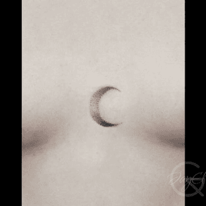 Tattoo dotwork moon ✨ based Roma (Italy)                             📩 For info Tattoos & guest send me email giorgia.tattooist@hotmail.com or DM instagram : @jayeltattooartist   #tattooartist #tattooart #tattoo #blackwork #blackworktattoo #italiantattooartist #romatattoo #Tattoodo #tattooitalia #moon #moontattoo #dotwork #dotworktattoo #dotworkers 
