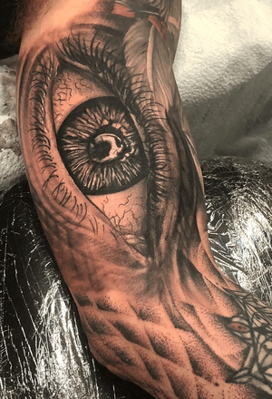 Finished off a sleeve with this 👁 for one of my good clients.  Booking now.  Thanks for viewing.  Blessed day everybody 🤙🏽 #peaces #fkirons #neotatmachines #tatauje  #instapic #blackandgreyrealism #realism #thirdeye #blackworkers_tattoo #blackwork #bng #inked #arte #stayblessed #motivated #goodvibes #positivity #hustle #grind #inspired  #girlswithtattoos #tattoos #guyswithtattoos #ink #inked #tattooed #allseeingeyetattoo #geometric #dotwork