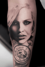 Margot Robbie in process. The clock is not by me! 😀✍🏻🔥 #realistic#realisticink#suicidesquad#tattooed#tattooedgirls#inking#margotrobbie#inked#inkedgirls#intenzeink#bulgariantattoo#artistsoninstagram#amsterdamtattoo#amsterdam#bulgaria#bulgariangirl#besttattooartist#tattoos#tattooedmodel#blackandgrey#tattooideas#tattoodesign#tattooing#tattooflash#blackandgreytattoo#skinartmag#tattoos#toptattooartist