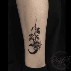Tattoo black moon and rose ✨ based Roma (Italy)                             📩 For info Tattoos & guest send me email giorgia.tattooist@hotmail.com or DM instagram : @jayeltattooartist   #tattooartist #tattooart #tattoo #italiantattooartist #Tattoodo  #rosetattoo #rose #moontattoo #moon #moontattoo #blackwork #blackworktattoo #italiantattooartist #romatattoo #dotwork 