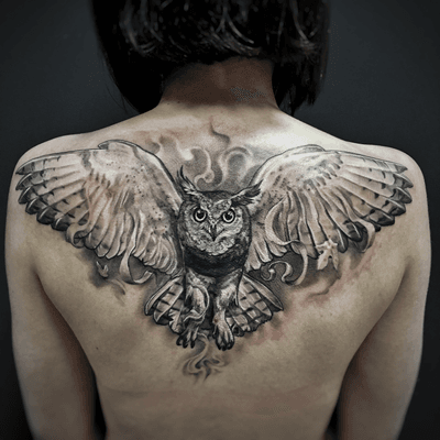 #owl #owltattoo #animal #wings #back #bigtattoo #realistic #realism #blackandgrey #madmamont