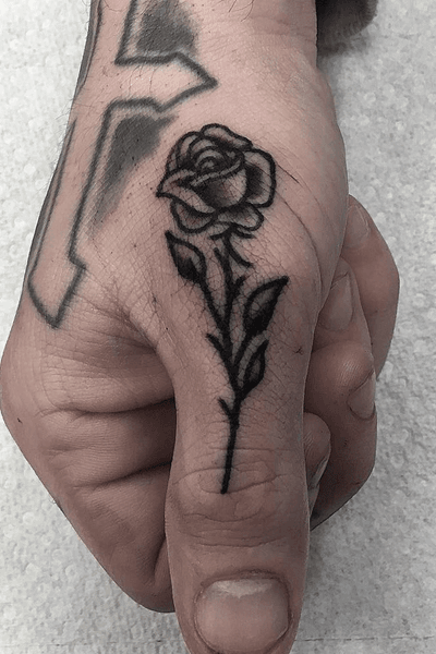 Rose done on the thumb #philadelphia #rose #hand #boldwillhold #black #americana #traditional 