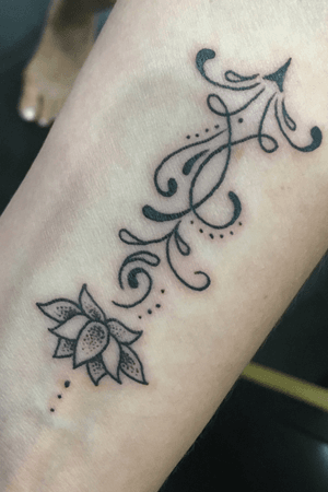 Small ladies tattoo