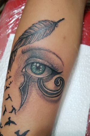 Eye tattoo done by @wolftattoos216 #eyetattoo #eye #tiny #tinytattoo #cleveland #color #blackandgreytattoo 