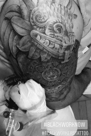 #mx #proceso😁 #tatt #tattoo #art #tatuaje #myworldofink #tlaloc #tattooworkers #tattoocollectors #graphic #inkstinctsubmission #tattooartist #prwhispanictattoo #painting #tattoolines #tattoowork #colortattoo #detailtattoo #lineworktattoo #tattooist #thinkbeforeuink #tattooing #detailtattoo #animaltattoo #mexico #blxckink #tattoo_artwork #fkirons #radiantcolorsink