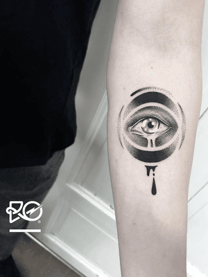 By RO. Robert Pavez • Black Tears • Done in studio ZOI TATTOO • Stockholm 🇸🇪 2019 #engraving #dotwork #etching #dot #linework #geometric #ro #blackwork #blackworktattoo #blackandgrey #black #tattoo #fineline